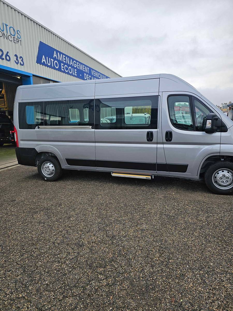 Vends OPEL MOVANO L3H2 neuf équipé pour du transport de personnes handicapées en fauteuils roulant ou sur des sièges amovibles sur Lyon Saint Etienne